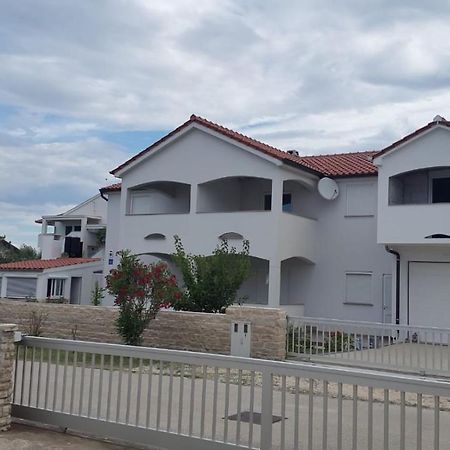 Haus Milana Apartment Nin Exterior photo